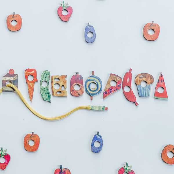 The Very Hungry Caterpillar Lacing Toy 好餓的毛毛蟲穿線木製玩具