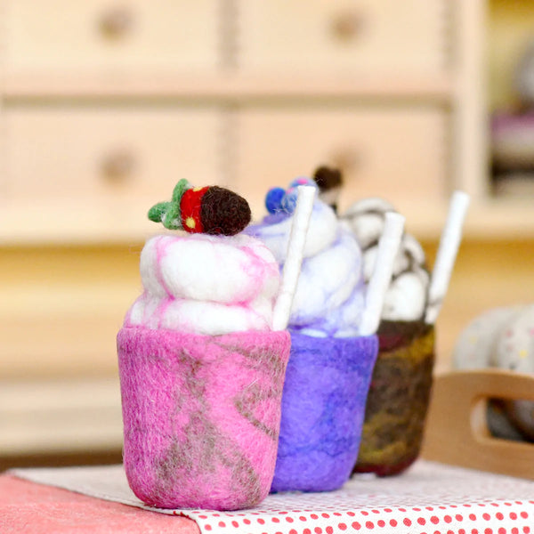 Felt Strawberry Milkshake 羊毛氈士多啤梨奶昔