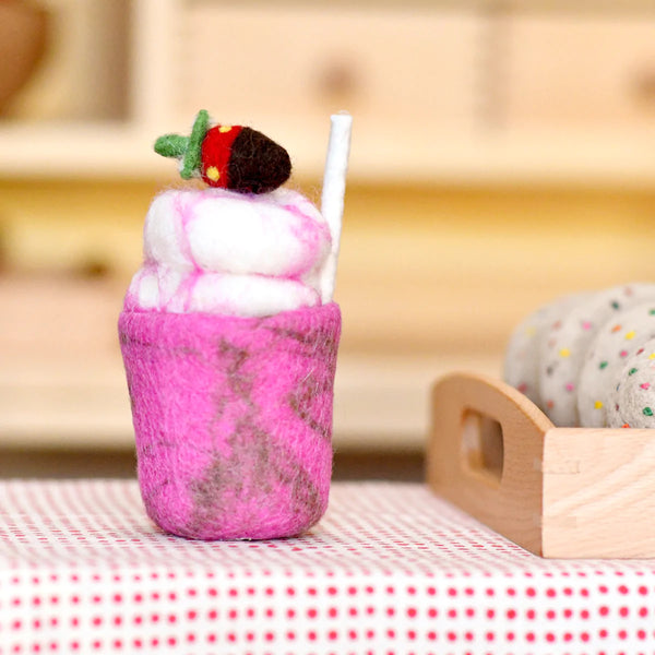 Felt Strawberry Milkshake 羊毛氈士多啤梨奶昔