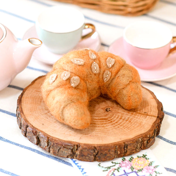 Felt Almond Croissant 牛角包羊毛氈玩具