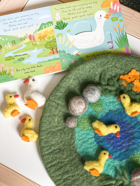 Duck Pond with 6 Ducks Play Mat Playscape 小池塘場景遊戲墊