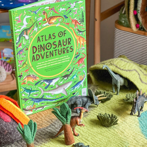 Atlas of Dinosaur Adventures: Step Into A Prehistoric World 英文繪本圖書